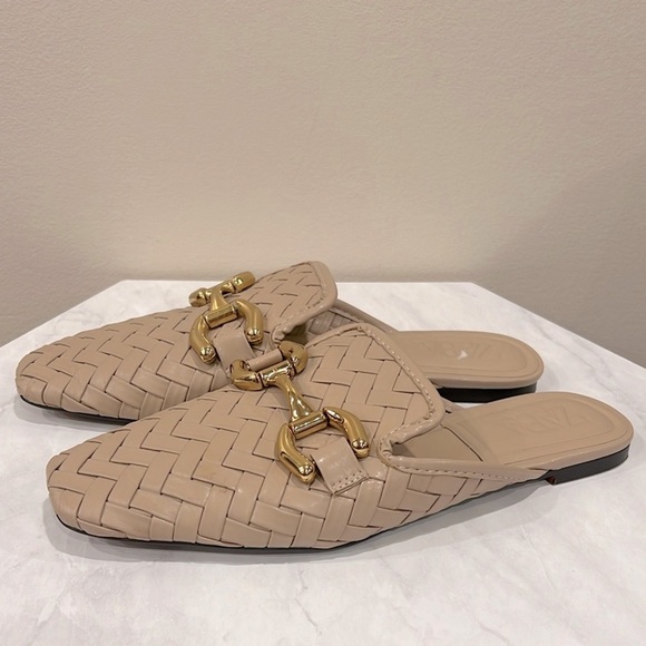 🔥Zara Tan Woven Leather Mules with Gold Hardware🔥 - Picture 1 of 4